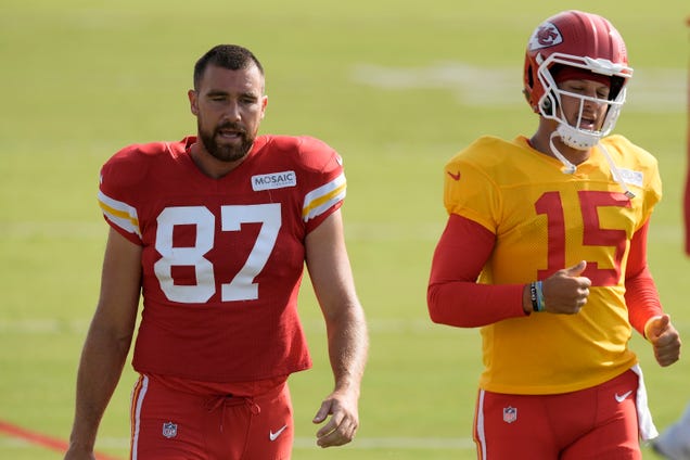you-better-be-travis-kelce-if-you’re-gonna-start-a-training-camp-fight