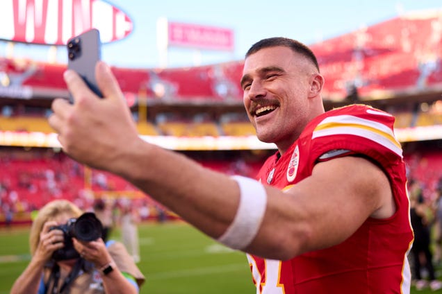 travis-kelce-is-running-away-with-sportsman-of-the-year
