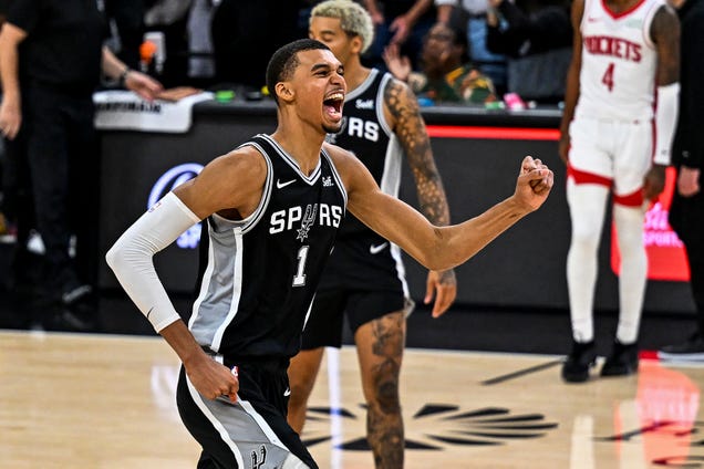 victor-wembanyama-put-on-a-clinic-of-the-highest-order-in-his-1st-win